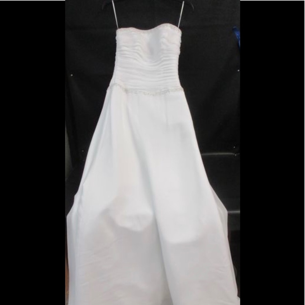 Brand new wedding dress size 6